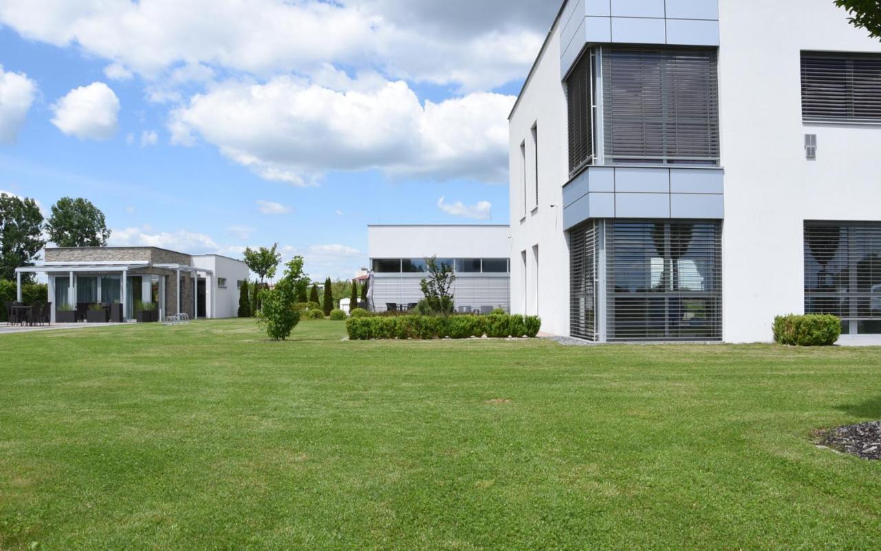 Hotel Harmony Medical & Wellness-Free Parking, 1,8Km From The Center Kroměříž Dış mekan fotoğraf