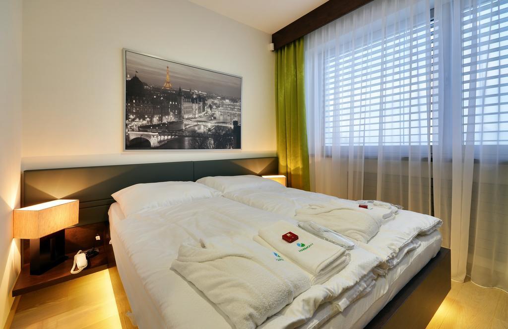 Hotel Harmony Medical & Wellness-Free Parking, 1,8Km From The Center Kroměříž Oda fotoğraf