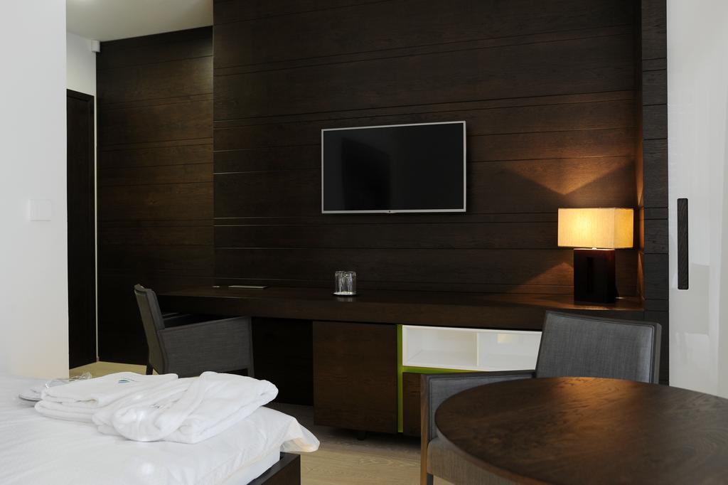 Hotel Harmony Medical & Wellness-Free Parking, 1,8Km From The Center Kroměříž Oda fotoğraf